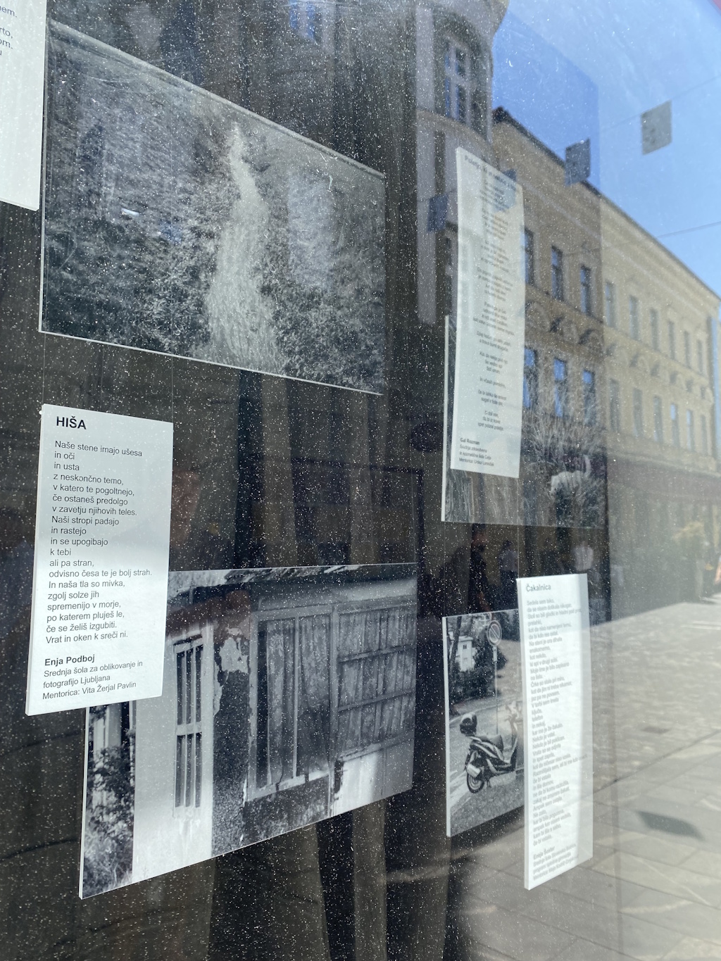13 Fotografije Izložbe 10 Let Male Veronike Iva Bednar